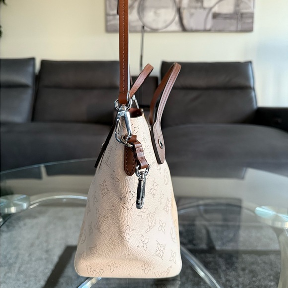 Authentic LV Hina PM Leather Handbag - Picture 5 of 8